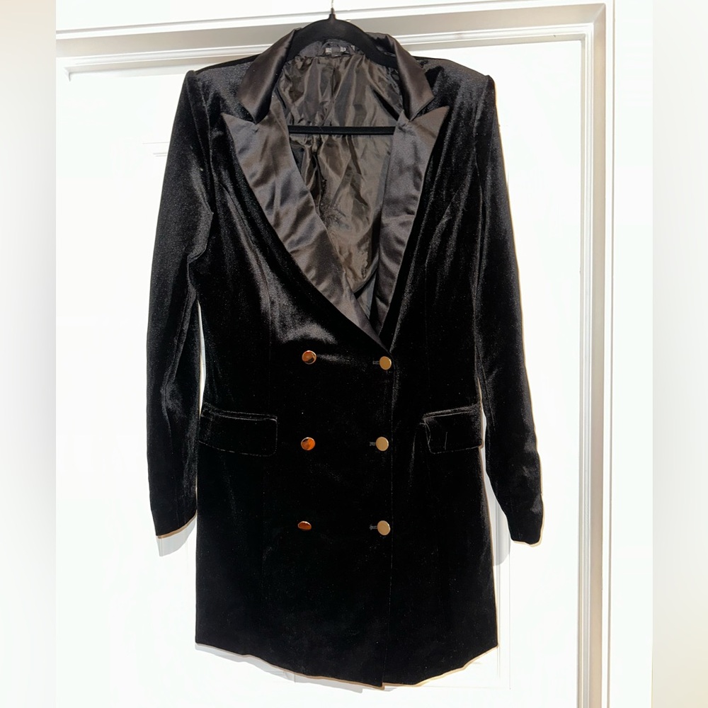 Missguided + Black Velvet Double-Breasted Blazer
